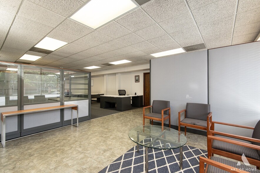 More Photos Of 7922 S Pulaski Rd, Chicago Office For Sale