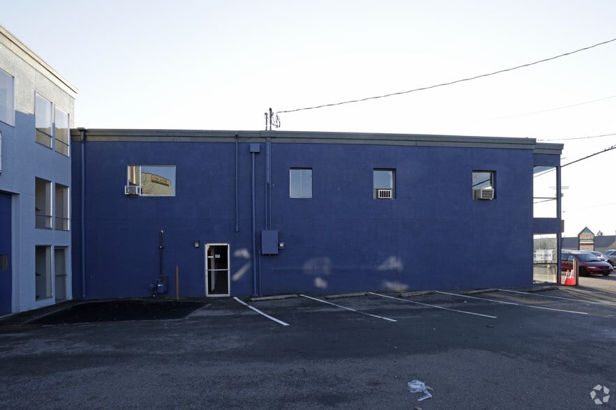 More Photos Of 15615 Highway 99, Lynnwood Warehouse For Lease