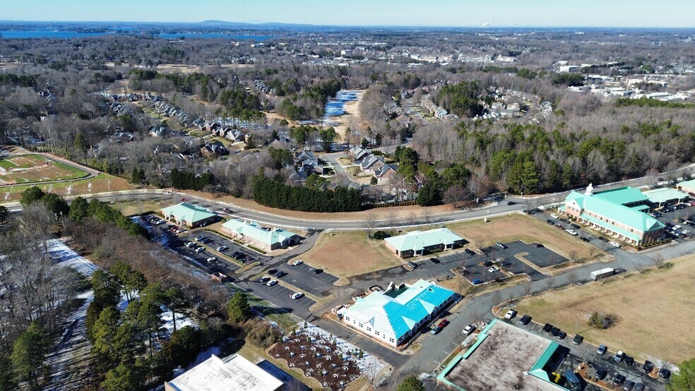 More Photos Of 15805 Brookway Dr, Huntersville Office For Lease