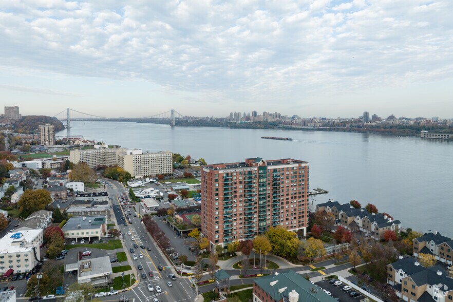 More Photos Of 100 Tower Dr, Edgewater Apartments For Lease