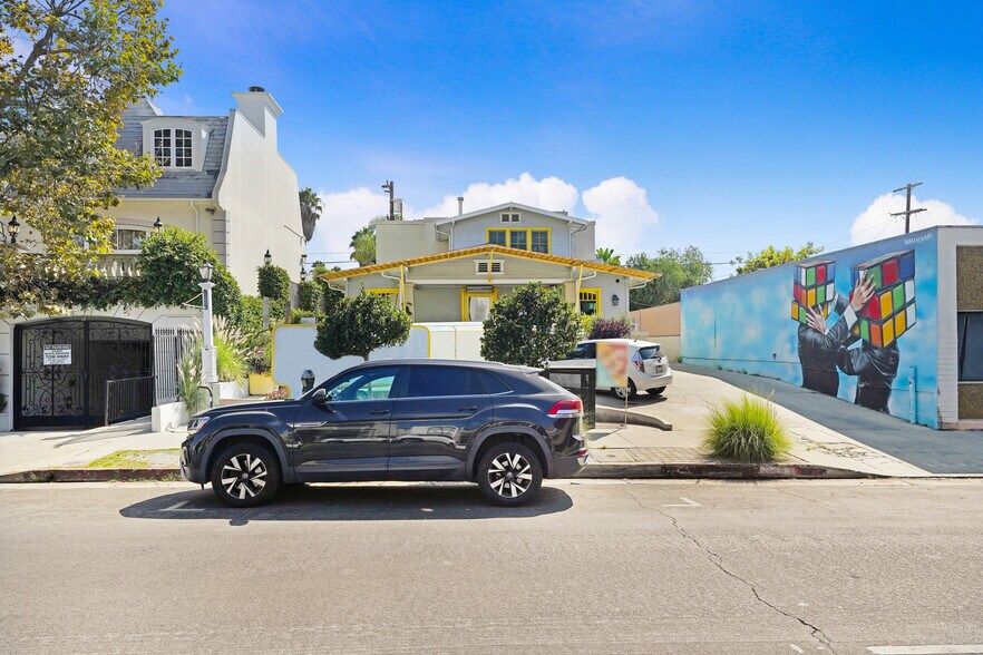 More Photos Of 626 N Larchmont Blvd, Los Angeles Restaurant For Lease