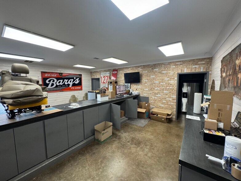 More Photos Of 7670 S Siwell Rd, Byram Warehouse For Sale