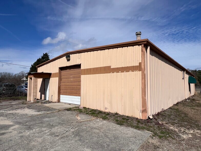More Photos Of 3 Base St, West Columbia Flex For Lease