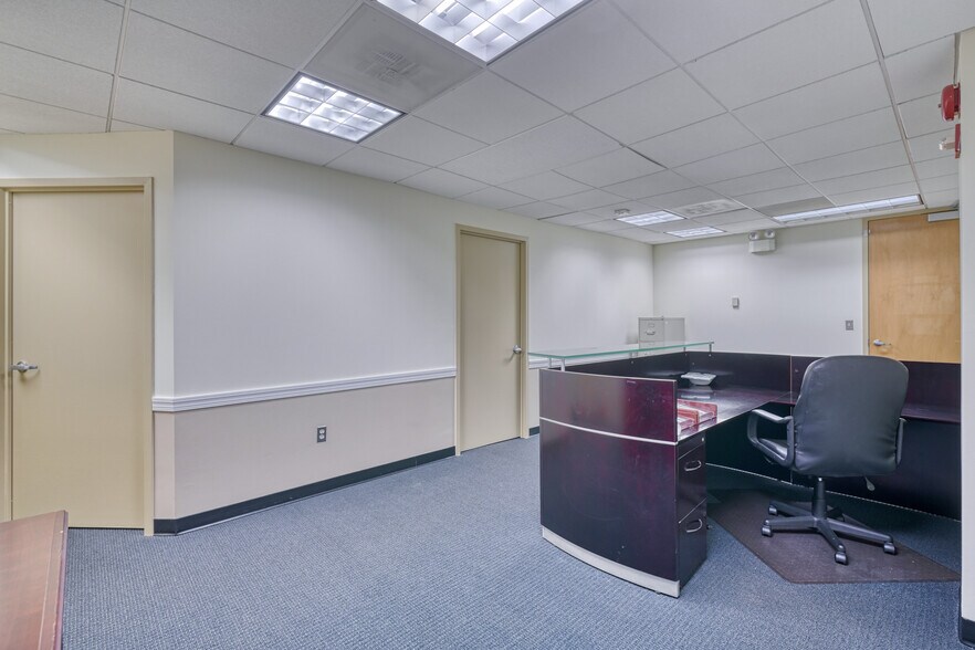 More Photos Of 438 N Frederick Ave, Gaithersburg Medical For Sale