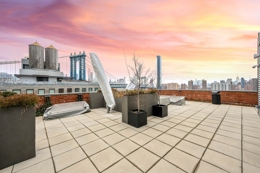 More Photos Of 10 Jay St, Brooklyn Office For Lease