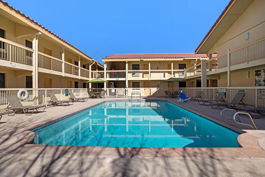 More Photos Of 11033 W Gateway Blvd, El Paso Hotel For Sale