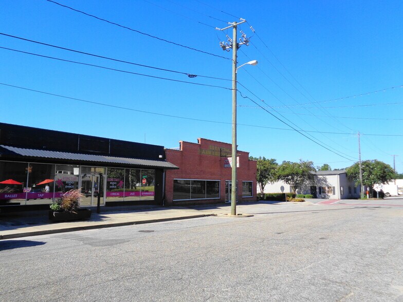 More Photos Of 111 W Ridgeley St, Atmore Storefront For Sale