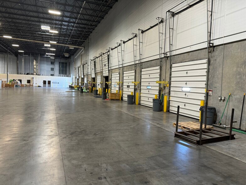 More Photos Of 1555 S Gramercy Rd, Salt Lake City Warehouse For Lease