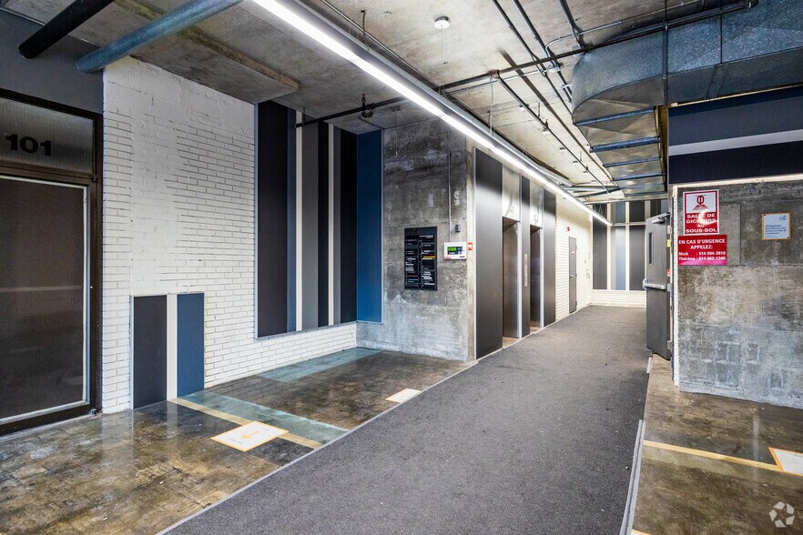 More Photos Of 350 Rue De Louvain O, Montréal Office For Lease