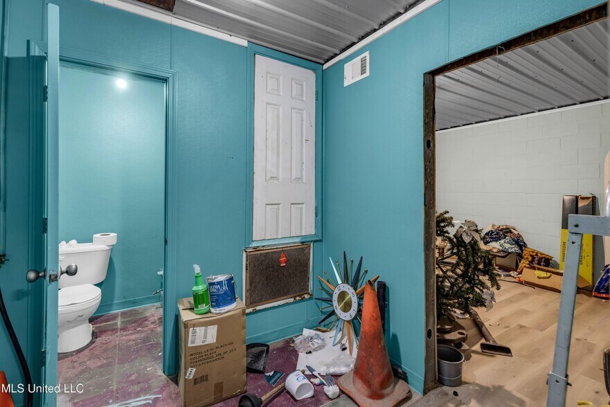 More Photos Of 6238 MS-198, Lucedale Specialty For Sale