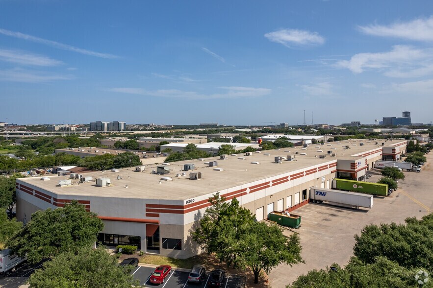More Photos Of 9200 Waterford Centre Blvd, Austin Distribution For Lease