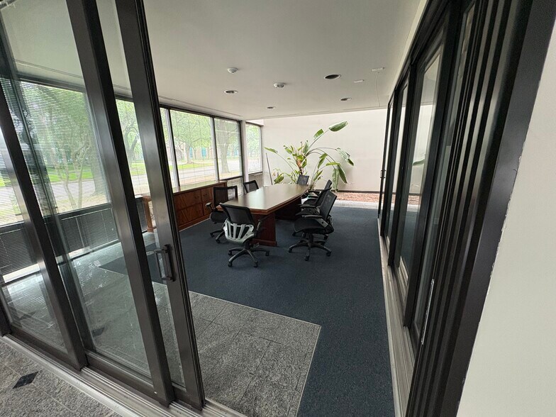 More Photos Of 5295 Hollister St, Houston Office For Sale