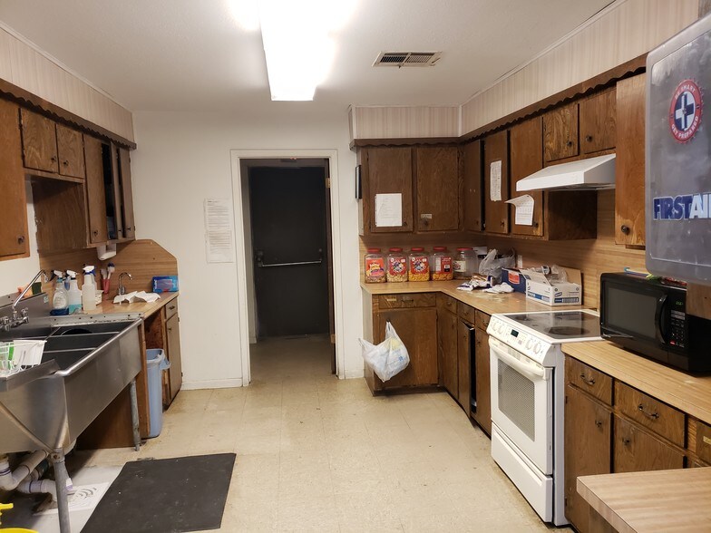 More Photos Of 1803 Kenwick Pl, Pasadena Daycare Center For Sale