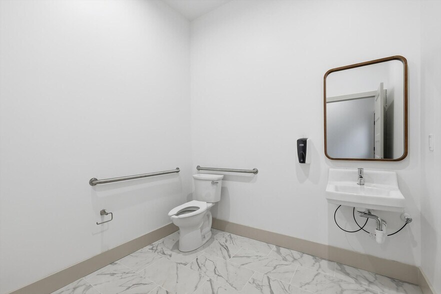 More Photos Of 203 E Debbie Ln, Mansfield Loft Creative Space For Lease