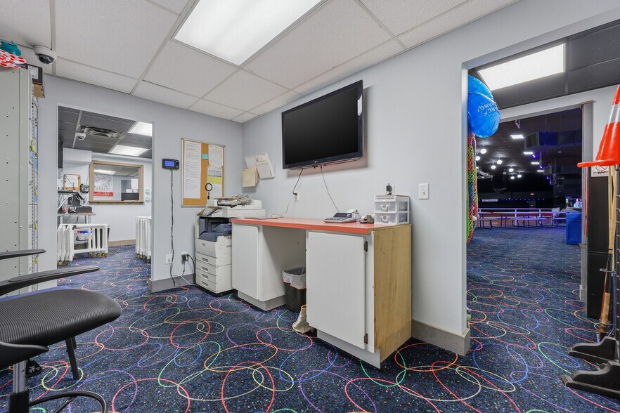 More Photos Of 357 NW Hall Of Fame Dr, Lake City Skating Rink For Sale