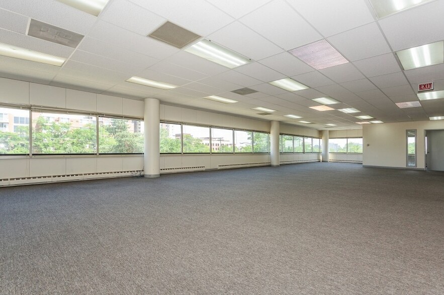 More Photos Of 246 E Janata Blvd, Lombard Medical For Lease