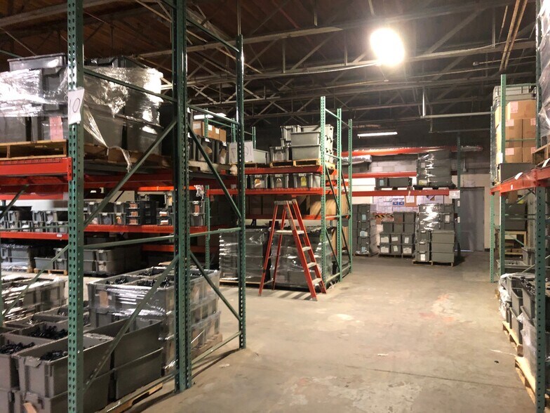 More Photos Of 5979 N Elm Ave, Millerton Warehouse For Lease