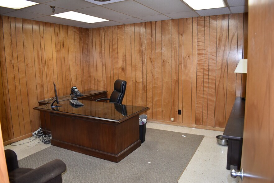 More Photos Of 1014 1st St W, Conover Warehouse For Lease