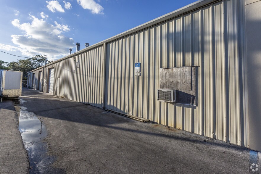 More Photos Of 6215 Taylor Rd, Naples Showroom For Sale