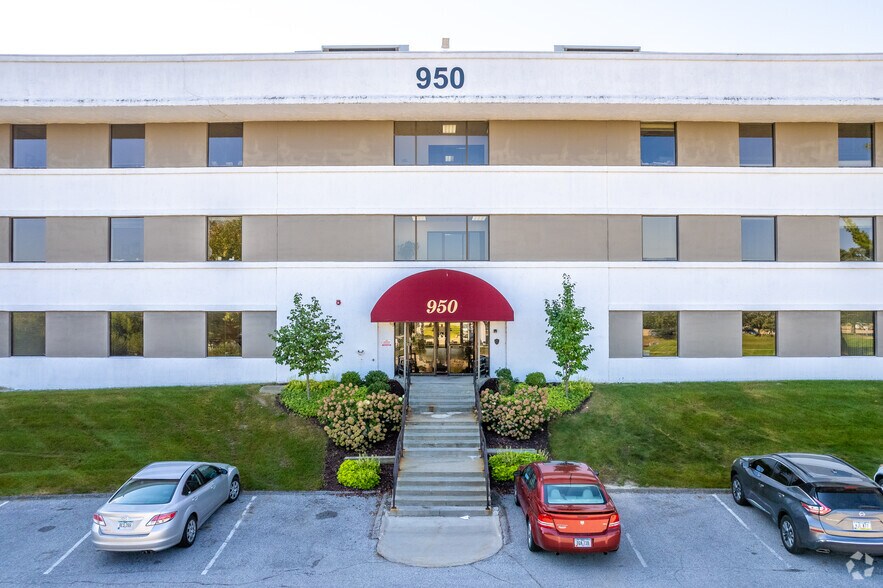 More Photos Of 950 Office Park Rd, West Des Moines Office For Sale