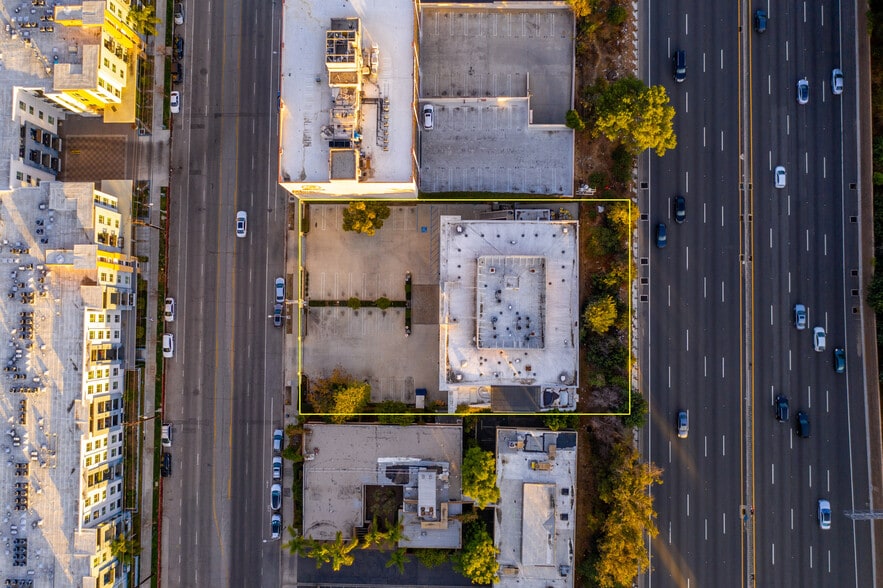 More Photos Of 12640 Riverside Dr, Valley Village Storefront Retail Office For Sale