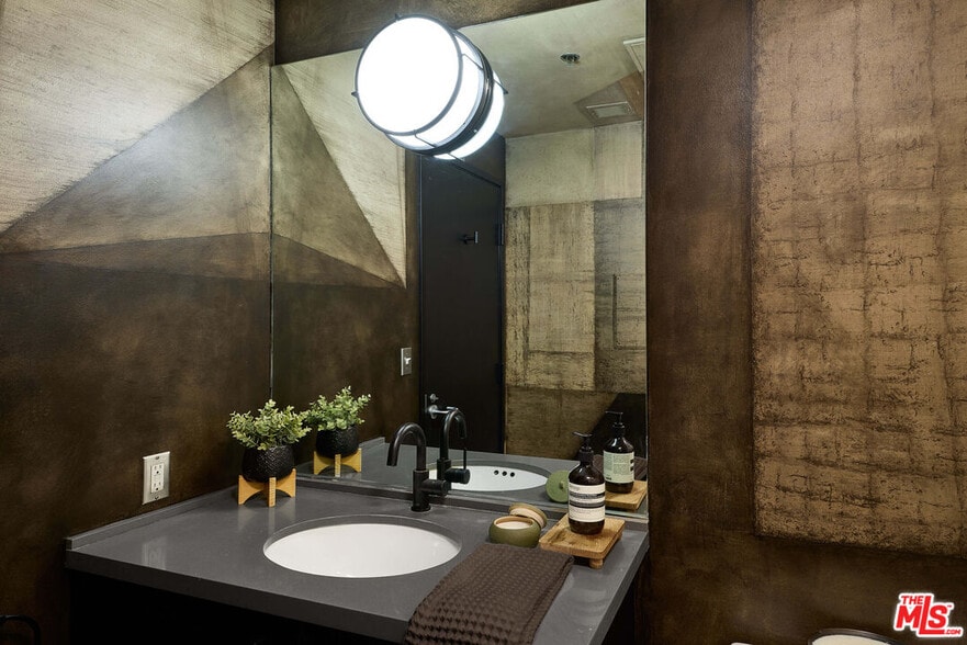 More Photos Of 1855 Industrial St, Los Angeles Apartments For Sale