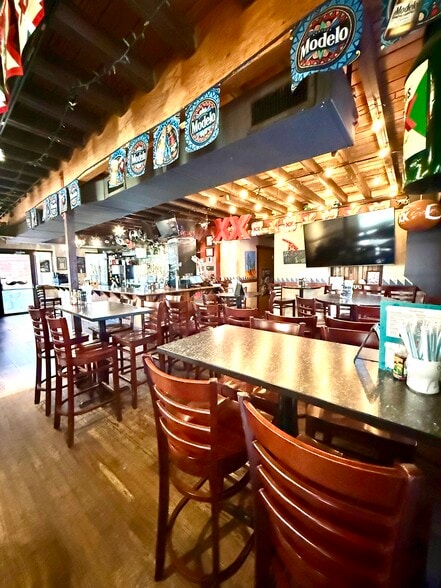 More Photos Of 1537 Margaret St, Jacksonville Restaurant For Sale