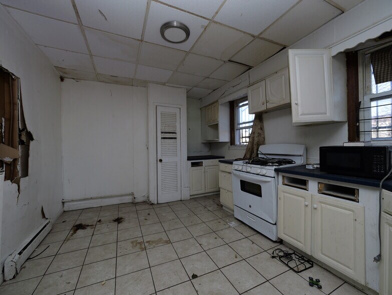 More Photos Of 170 Chambers St, Newburgh Apartments For Sale