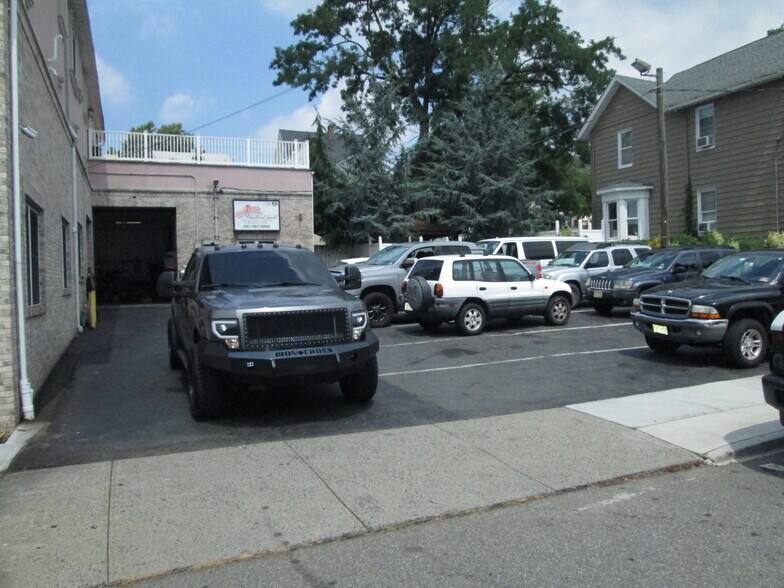 More Photos Of 525 Elm St, Kearny Auto Salvage Facility For Sale