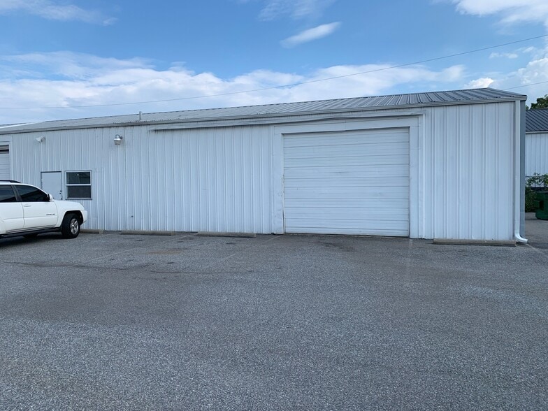 More Photos Of 570 Copper Dr, Newport Industrial For Lease