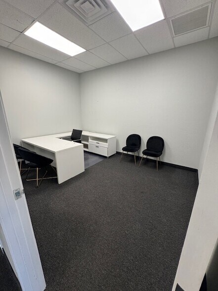 More Photos Of 17224 N 43rd Ave, Glendale Storefront Retail Office For Lease