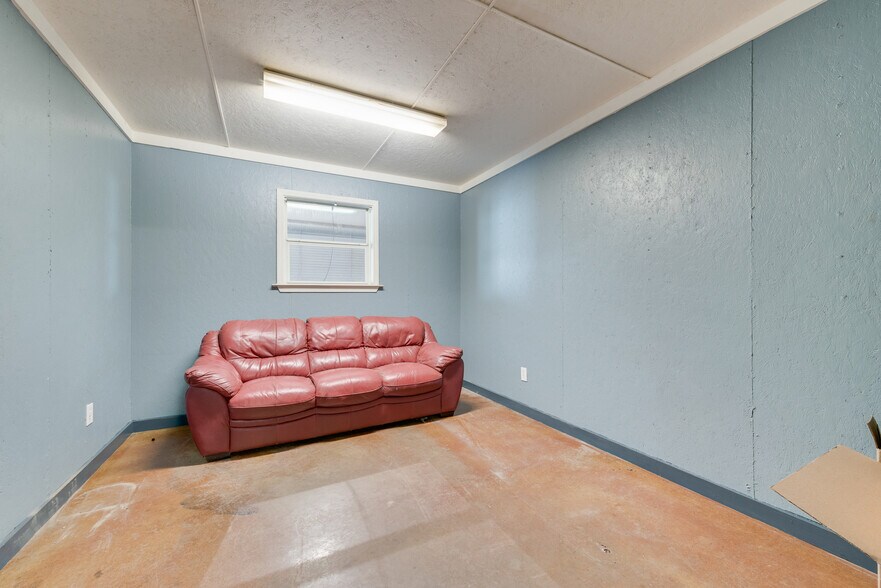 More Photos Of 4331 Cement Valley Rd, Midlothian Warehouse For Sale