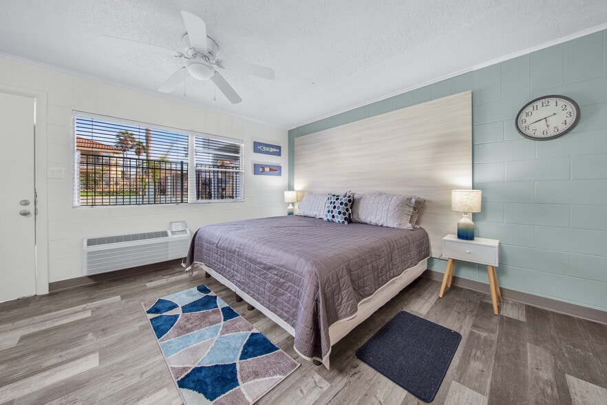 More Photos Of 120 E Jupiter Ln, South Padre Island Hotel For Sale