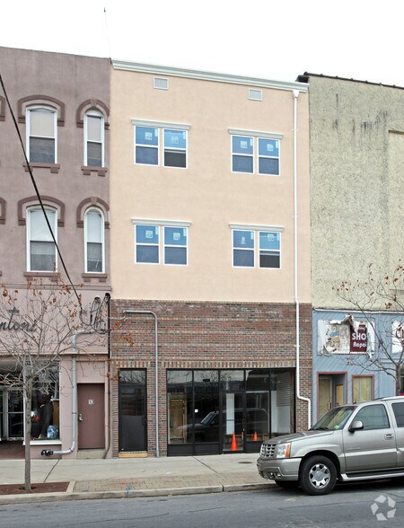 More Photos Of 16 E Washington Ave, Washington Storefront Retail Residential For Lease