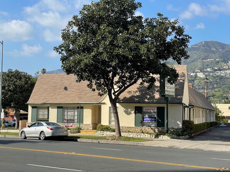 Primary Photo Of 125 E Glenoaks Blvd, Glendale Medical For Lease