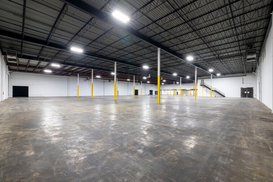 More Photos Of 299 Murray Hill Pky, East Rutherford Warehouse For Lease