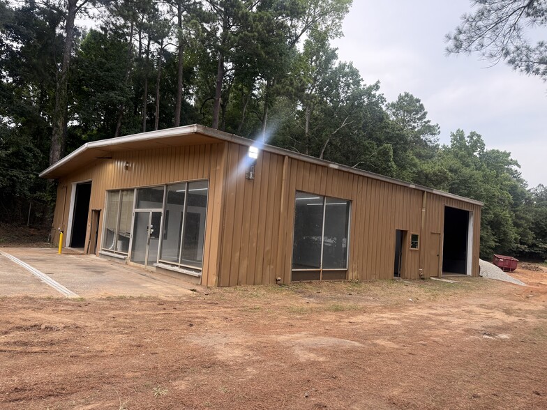 Primary Photo Of 1350 Commerce Dr, Stockbridge Warehouse For Lease