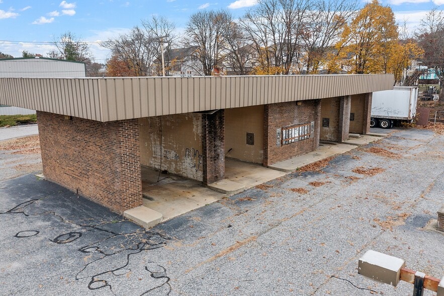 More Photos Of 679 Linwood Ave, Whitinsville Freestanding For Sale