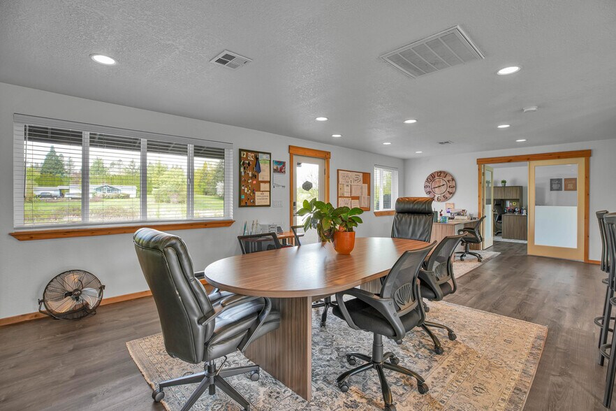 More Photos Of 406 NE 184th St, Ridgefield Office Residential For Lease