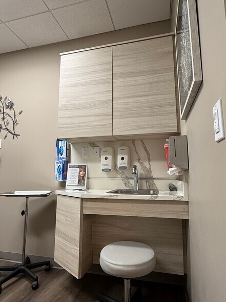 More Photos Of 5234 Little Rd, New Port Richey Medical For Lease