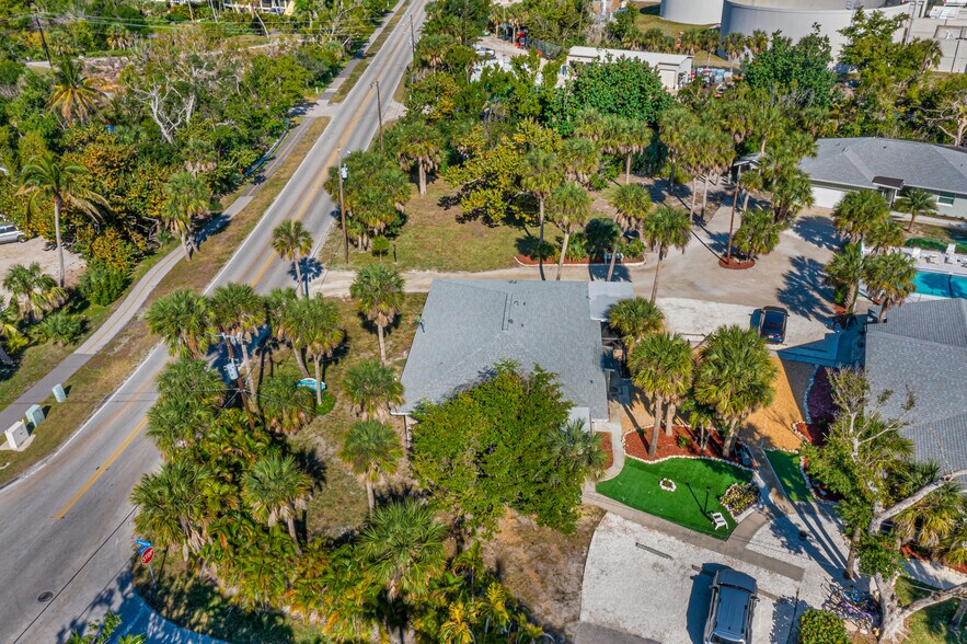 More Photos Of 832 Donax St, Sanibel Apartments For Sale