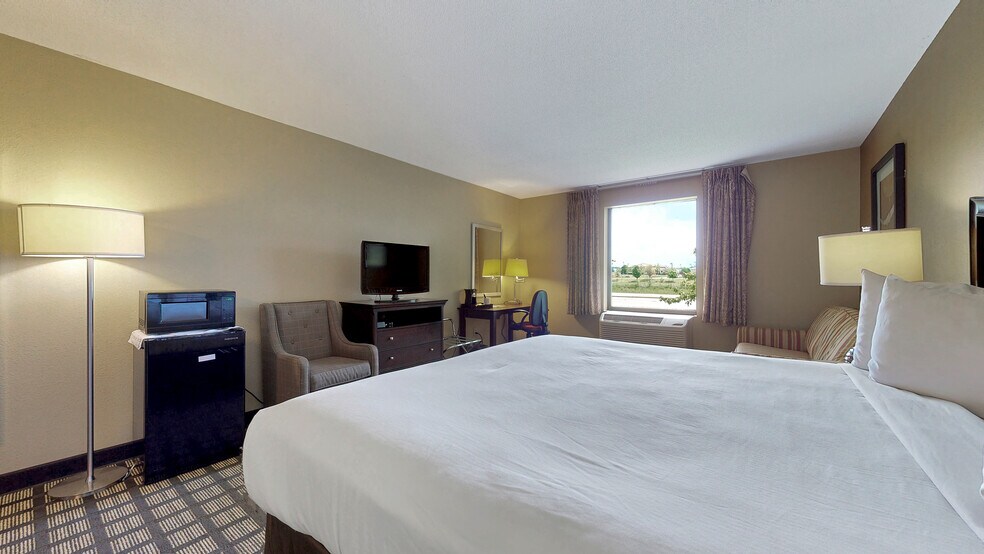 More Photos Of 6 Traders Cir, Normal Hotel For Sale