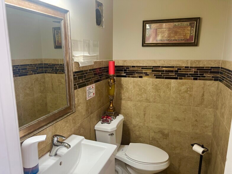 More Photos Of 5519 Hanley Rd, Tampa Storefront Retail Office For Sale