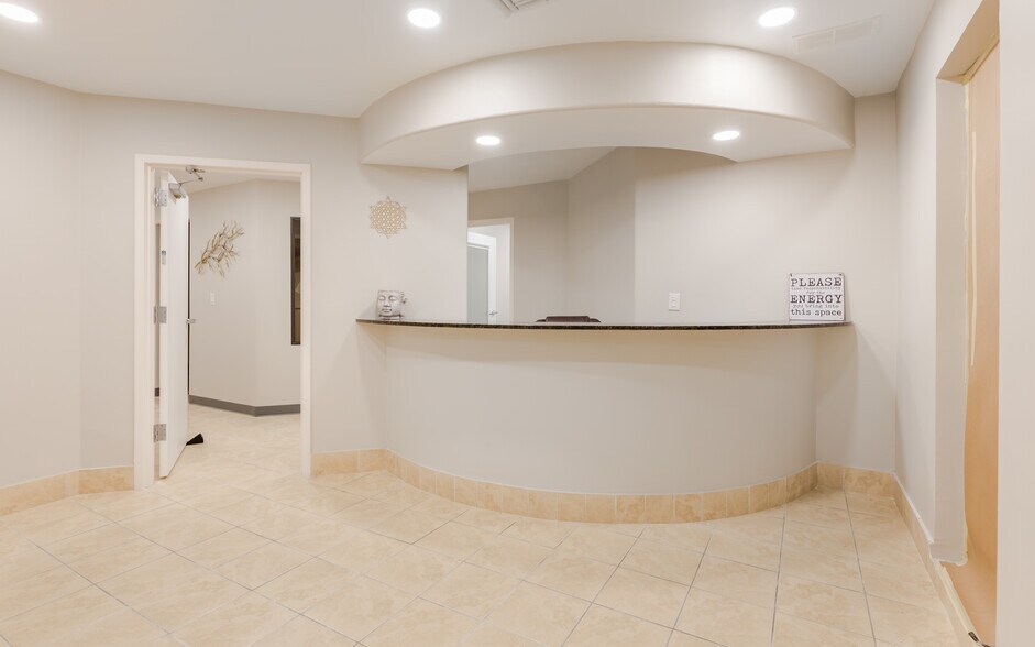 More Photos Of 12734 Kenwood Ln, Fort Myers Medical For Lease