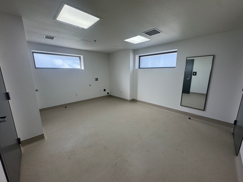 More Photos Of 910 Airport Rd, Santa Ynez Industrial For Lease