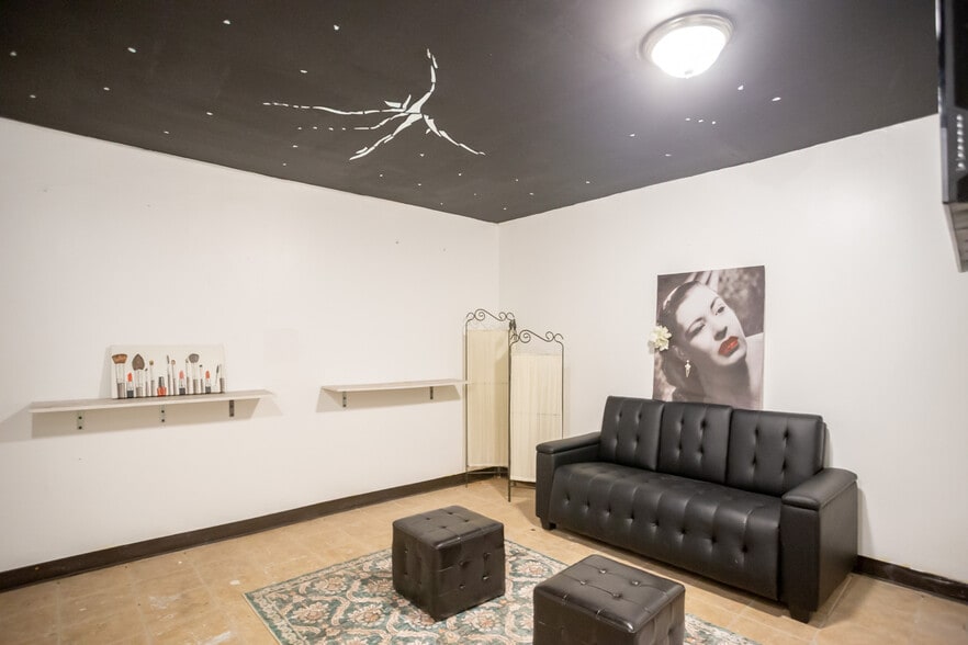 More Photos Of 5401-5403 W Madison St, Chicago Storefront Retail Residential For Sale