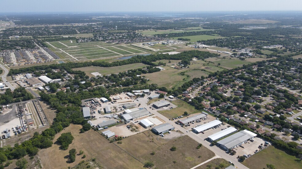 More Photos Of 328 Thomas Pl, Everman Manufacturing For Sale