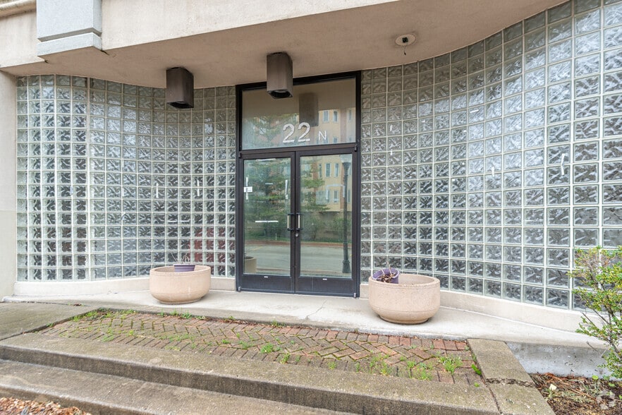 More Photos Of 14-22 N Center St, Bensenville Research And Development For Sale