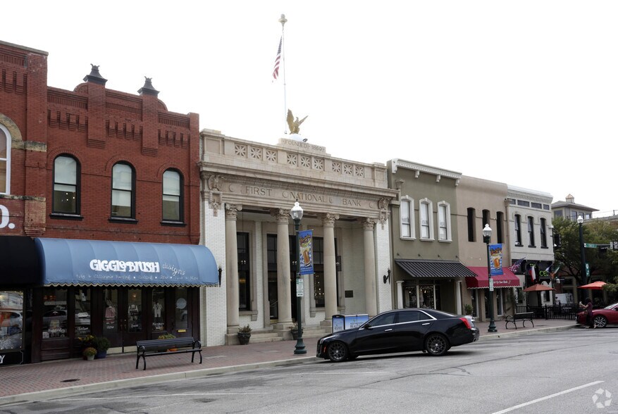 More Photos Of 110 N Tennessee St, McKinney Storefront Retail Office For Lease