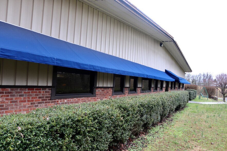 More Photos Of 3045 Union Rd, White House Warehouse For Sale